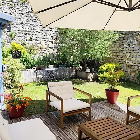 بيت للعطل Charming House With Private Garden In The Heart Of *