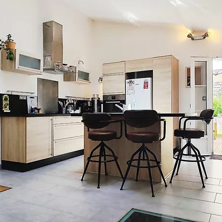 Charming House With Private Garden In The Heart Of بيت للعطل سونلي