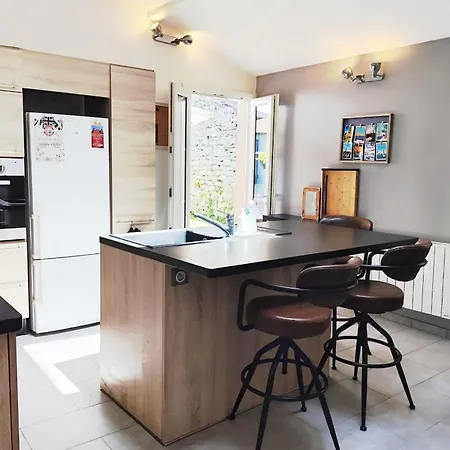 Charming House With Private Garden In The Heart Of
