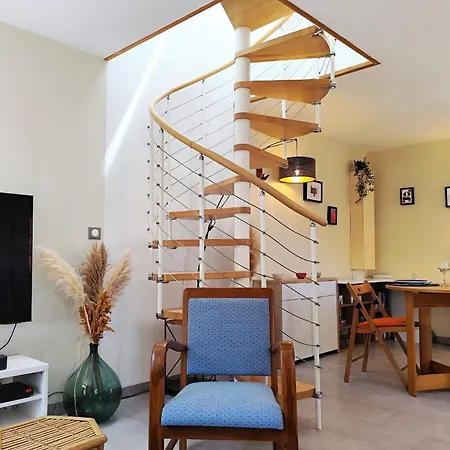 Charming House With Private Garden In The Heart Of