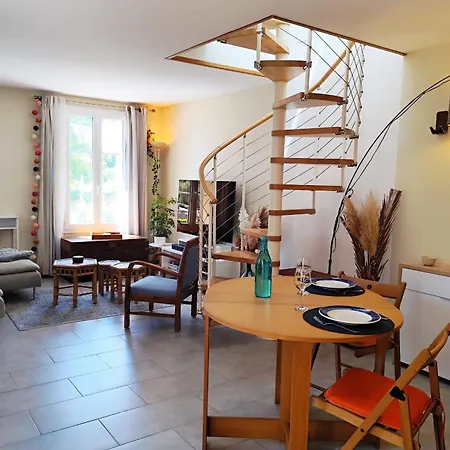 Charming House With Private Garden In The Heart Of سونلي