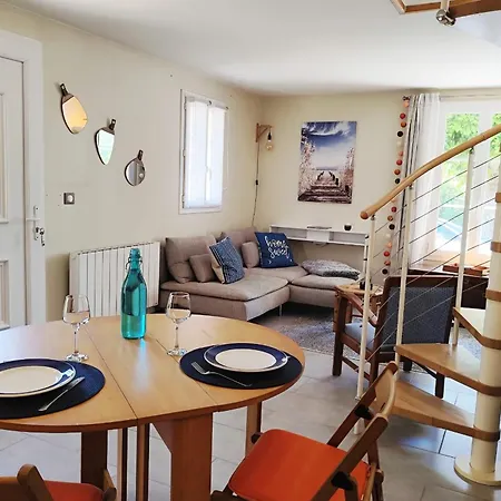 Charming House With Private Garden In The Heart Of سونلي