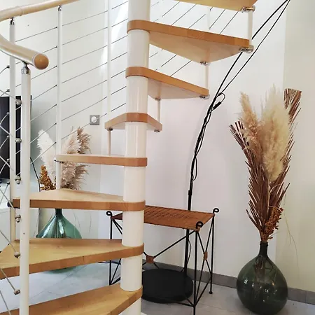 Charming House With Private Garden In The Heart Of بيت للعطل سونلي