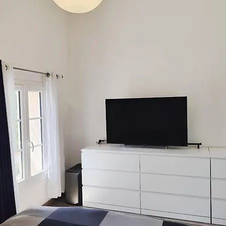 Charming House With Private Garden In The Heart Of سونلي